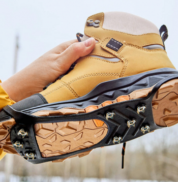 Ieteicams izvēlēties apavus ar dziļiem zoles protektoriem.