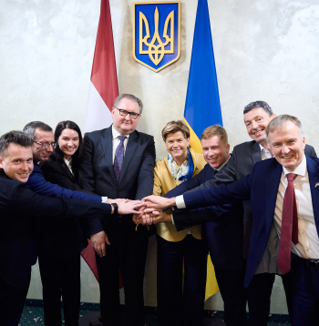 Paraksta saprašanās memorandu par Latvijas palīdzību Ukrainas nacionālās mākslīgā intelekta (MI) ekosistēmas izveidē.