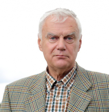 Nominācijā "Par ieguldījumu nozares attīstībā" "Zelta čiekuru" saņēma Arvīds Ozols.