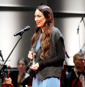 Komponiste Anna Fišere saņēma "Lielo mūzikas balvu 2022" par operu "Vēsā".