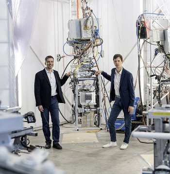 "Aerones" dibinātāji Dainis Krūze un Jānis Putrāms (no labās) ir gandarīti, ka šogad, par spīti politiskās situācijas maiņai ASV un nelabvēlīgajai ģeopolitiskajai situācijai Eiropā, investīcijās ir izdevies piesaistīt 62 miljonus eiro.