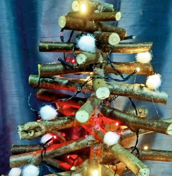 Eglīte no zariņiem.