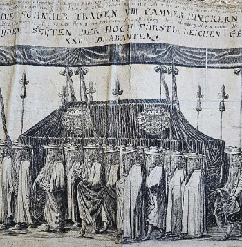 17. gadsimta gravīru ruļļa centrālajā daļā redzams hercogienes Luīzes Šarlotes sarkofāgs, kuru nes un pavada hercoga galma kamerjunkuri, kā arī Kurzemes bruņniecības dzimtu pārstāvji.