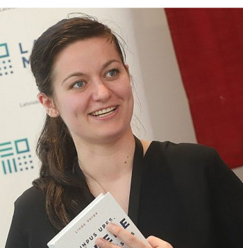 Linda Alsiņa (toreiz Vorpe) sarakstījusi arī grāmatu "Viņpus upes. Abrene atmiņu stāstos", kur apkopoti 18 bijušo Abrenes apvidus iedzīvotāju atmiņu stāsti. To 2023. gadā izdeva "Latvijas Mediji".