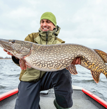 Var noķert lielu līdaku, bet rekordu sarakstā tā parādīsies tikai tad, kad informācija par to nonāks līdz sabiedrībai. Ilustratīvs attēls.