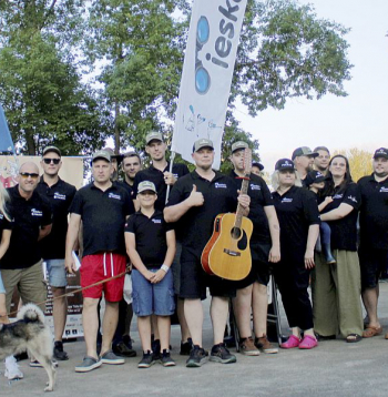 "Pulsar/Ieskaties.lv" komanda mednieku festivāla "Minhauzens" atklāšanā.