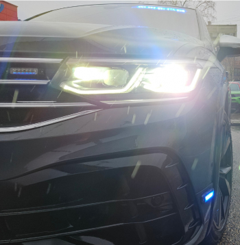 Netrafarēta policija automašīna.