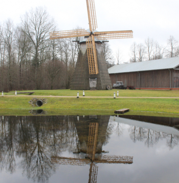 Lazdu vējdzirnavas brīvdabas muzejā “Ausekļu dzirnavas” šovasar ieguvušas jaunus spārnus.