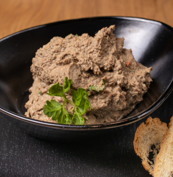 Cūkas un liellopu aknu pastēte.