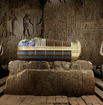 Vai kapenes sargā "Faraonu lāsts"?