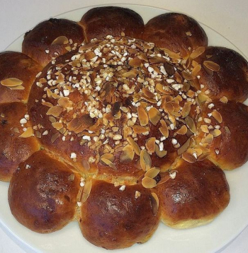 Vācu tradīcijas Trijkungu dienas pīrāgs.