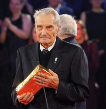 Andris Kļaviņš – volejbola treneris jau 67 gadus.