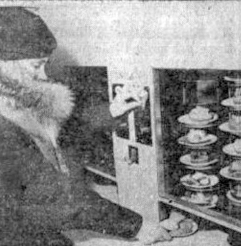 Sviestmaizīšu automāts K. Būmaņa ēdnīcā "Automāts".