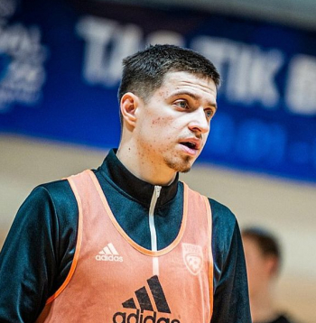 Latvijas iepriekšējo divu gadu labākais telpu futbolists Edgars Tarakanovs Eiropas čempionātu uzsāk ar pārliecību, ka mājiniekiem ir pa spēkam iekļūt ceturtdaļfinālā.