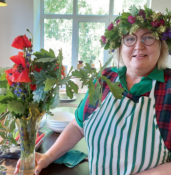 Anna Lazdāne ir Skrindu dzimtas muzeja vadītāja –
darbs ir viņas sirdslieta. Kad būs pienācis īstais laiks, viņa dosies pelnītā atpūtā, taču šobrīd ļoti labprāt turpina strādāt.