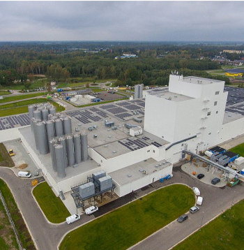 Kooperatīva "E-Piim" biedri pieļauj kontroles zaudēšanu pār moderno piena pārstrādes rūpnīcu, kur tiem patlaban pieder 73 procenti kapitāla daļu. Ietekmes zaudēšana rūpnīcā nozīmētu arī ietekmes zaudēšanu Baltijas valstu piena tirgū.