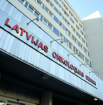 Amatpersonas vērš uzmanību – pateicoties tam, ka palielinās finansējums gan ārstniecībai, gan onkoloģisko pacientu medikamentiem, kā arī uzlabotas diagnostikas iespējas, slimības tiek atklātas agrīnākās stadijās. Tam esot arī loģiskas sekas – veselības aprūpes sistēmā ienāk vairāk pacientu agrīnās slimības stadijās.