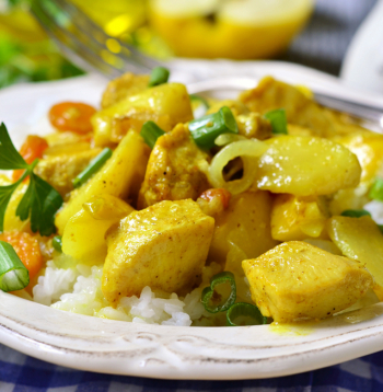 Vistas fileja karija un ābolu mērcē.