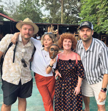 "Četri uz koferiem" Ruandā.