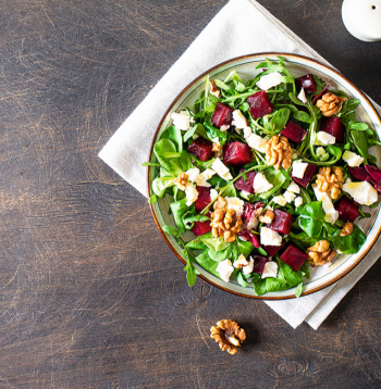 Bietes ar fetas sieru un valriekstiem.