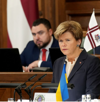 Ārlietu ministre Baiba Braže sniedz ziņojumu Saeimas sēdē, kurā notiek ikgadējās ārpolitikas debates.