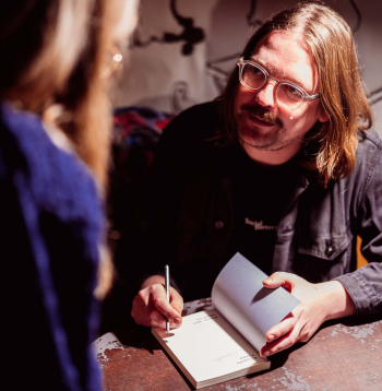 Grāmatas "Nekas man nepatīk" oficiālā atvēršana. Rolands Virks.