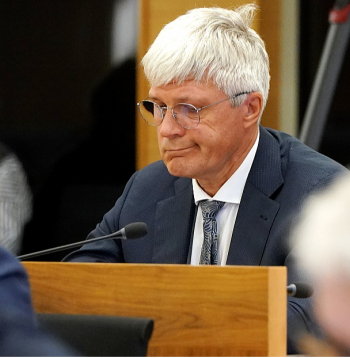 Rēzeknes domes priekšsēdētājs Aleksandrs Bartaševičs bez speciālās atļaujas pieejai valsts noslēpumam nevar pildīt mēra amata pienākumus.