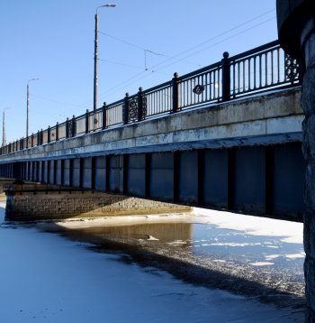 Akmens tilts pār Daugavu.
