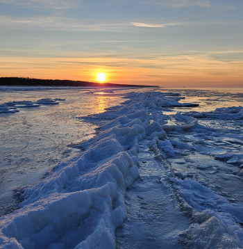 Rīgas jūras līcis pie Vecāķiem ziemā.
