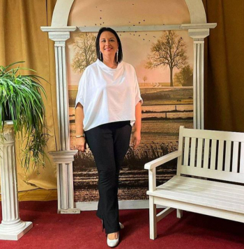 Kandavas un Valdeķu kultūras namu vadītāja Kristīne.