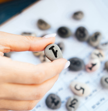 Skaitlis 1 simbolizē jaunu sākumu, neatkarību, līderību un iniciatīvu.