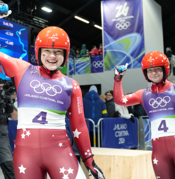 Latvijas kamaniņu divnieks Marta Robežniece un Kitija Bogdanova sacensībās kamaniņās bobsleja, kamaniņu un skeletona trasē Kortīnā 2026. gada Milānas un Kortīnas ziemas olimpiskajās spēlēs Itālijā.