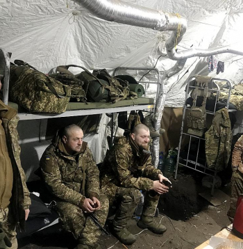 Pirms došanās uz fronti jaunie karavīri divus mēnešus pavada poligonā, tad pāris nedēļu pavada intensīvākās apmācībās.