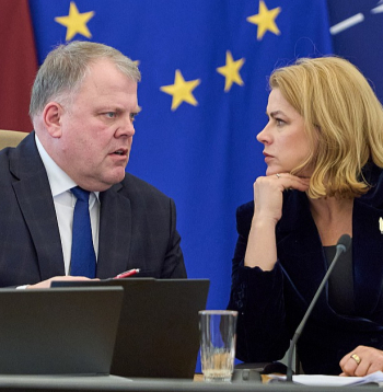 Latvijas Pašvaldību savienības priekšsēdis Gints Kaminskis un Ministru prezidente Evika Siliņa tikšanās laikā.