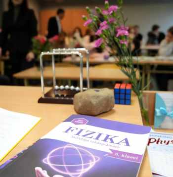 Skolēni klasē.