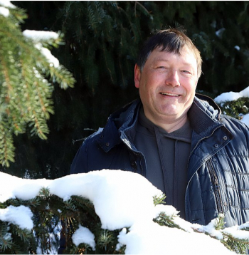 Latvijas Valsts mežzinātnes institūta "Silava" direktors Jurģis Jansons: "Pašreizējos priekšstatus par to, cik ilgi jāaudzē meži, 1948. gadā formulēja meža zinātnieks Pauls Sarma, reaģējot uz tā laika kokapstrādes rūpniecības vajadzībām, proti, kāda diametra baļķi tai bija nepieciešami. Tas pats P. Sarma atzina, ka, mainoties situācijai tautsaimniecībā, tos vajadzētu pārskatīt."