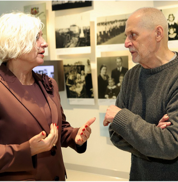 Saeimas priekšsēdētāja Daiga Mieriņa tikšanās laikā ar Aleksandru Rotbergu jeb Sandru Rīgu.