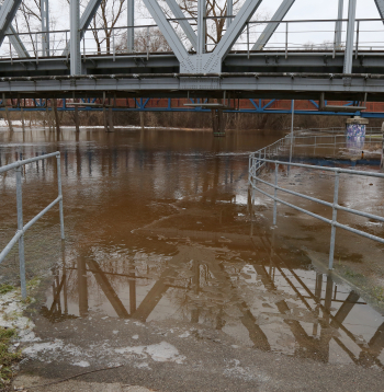 Applūdusi teritorija pie Gaujas Carnikavā.