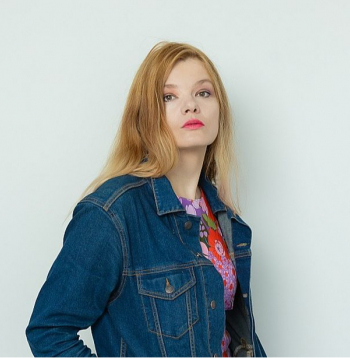 Alise Zariņa: "Man pašai ir diezgan skaidra pārliecība un vērtības, bet, veidojot filmas, vēlos tās nolikt malā un noturēt šo atvērto stīgu, ļaujot vaļu izaicinājumiem un jautājumiem."