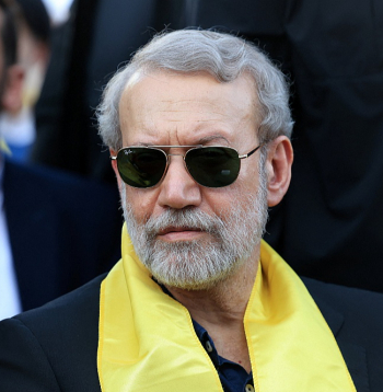 Irānas Nacionālās drošības augstākās padomes vadītāju Āli Laridžani pēc ājatollas Hāmenejī nāves jau uzskata par faktisko noteicēju valstī. Pieredzējušais politiķis, iespējams, tuvākā laikā koncentrēs varu savās rokās. Irānas Nacionālās drošības augstākās padomes vadītāju Āli Laridžani pēc ājatollas Hāmenejī nāves jau uzskata par faktisko noteicēju valstī. Pieredzējušais politiķis, iespējams, tuvākā laikā koncentrēs varu savās rokās.