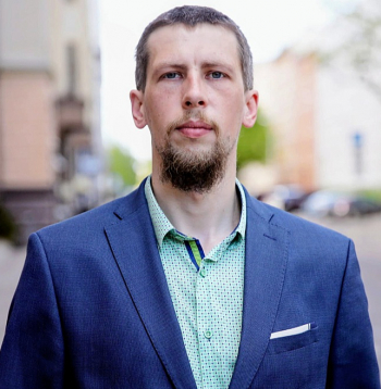 Ingus Štulbergs, AS "Latvenergo" Vairumtirdzniecības darījumu vadītājs: "Ziemas aukstumā bija zema vēja enerģijas izstrāde, un arī ūdens pietece HES bija krietni vien zem vidējā. Līdz ar to tika darbināts viss, kas pieejams, – termoelektrocentrāles strādāja divus mēnešus gandrīz vai pilnā režīmā."