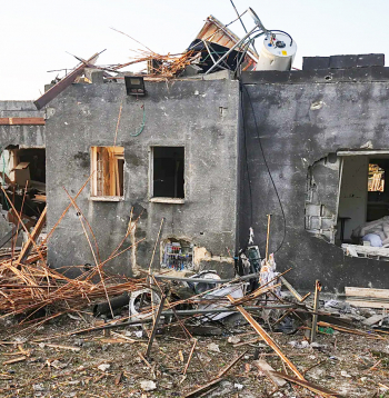 Irānas raķetes triecienā Izraēlas ziemeļos ievainoti 58 cilvēki.