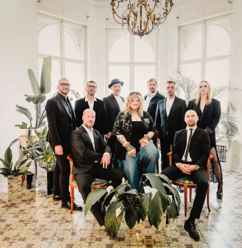 Grupa "Very Cool People" un Daniela Mase.