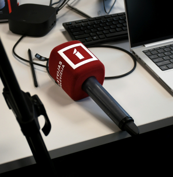 Latvijas Televīzijas mikrofons.