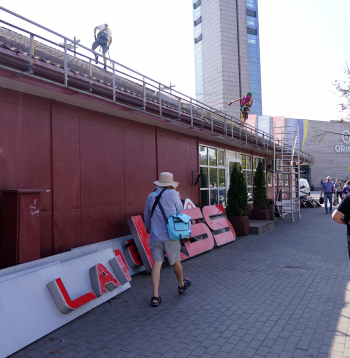 Ēka pie Stacijas laukuma, 13. janvāra ielā 2A.