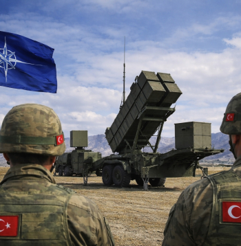 Pretgaisa aizsardzības sistēma "Patriot".