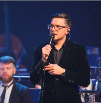 Dziedātājs Andris Ērglis.