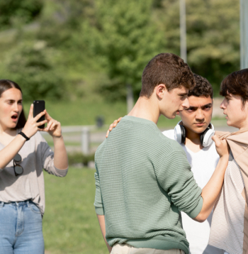 Vai skolēni
saņem pietiekamu psiholoģisko atbalstu, lai valsts līmenī
pārvarētu mobingu?