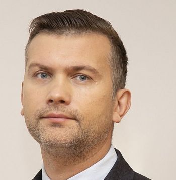 Mārtiņš Auders, Ekonomikas ministrijas Mājokļu politikas departamenta direktors: "Ēkas energosertifikātu izsniegšana varētu veicināt iedzīvotāju vēlmi veikt energoefektivitātes pasākumus, turklāt nākotnē energosertifikāts, iespējams, tiks vērtēts, izsniedzot aizdevumu dzīvokļa īpašuma iegādei."