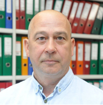 "Daļa sēs, daļa nesēs. Pērnais rudens bija ļoti smags – slapjš, un fiziski nevarēja uzbraukt uz lauka, lai iesētu ziemājus. Līdz ar to palika lielāks īpatsvars vasarājiem, dažām saimniecībām līdz pat 40% pieauga platības, kas jāapsēj šopavasar," saka biedrības "Zemnieku saeima" valdes priekšsēdētājs Juris Lazdiņš, vērtējot situāciju lauksaimniecībā, kad degvielas cena jau pieaugusi par 40%, bet minerālmēsliem – līdz pat 50%.